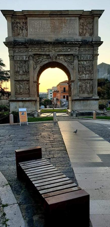 B&B Tre Passi Dalla Torre Montesarchio Exteriör bild