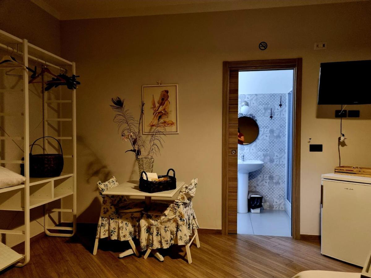 B&B Tre Passi Dalla Torre Montesarchio Exteriör bild