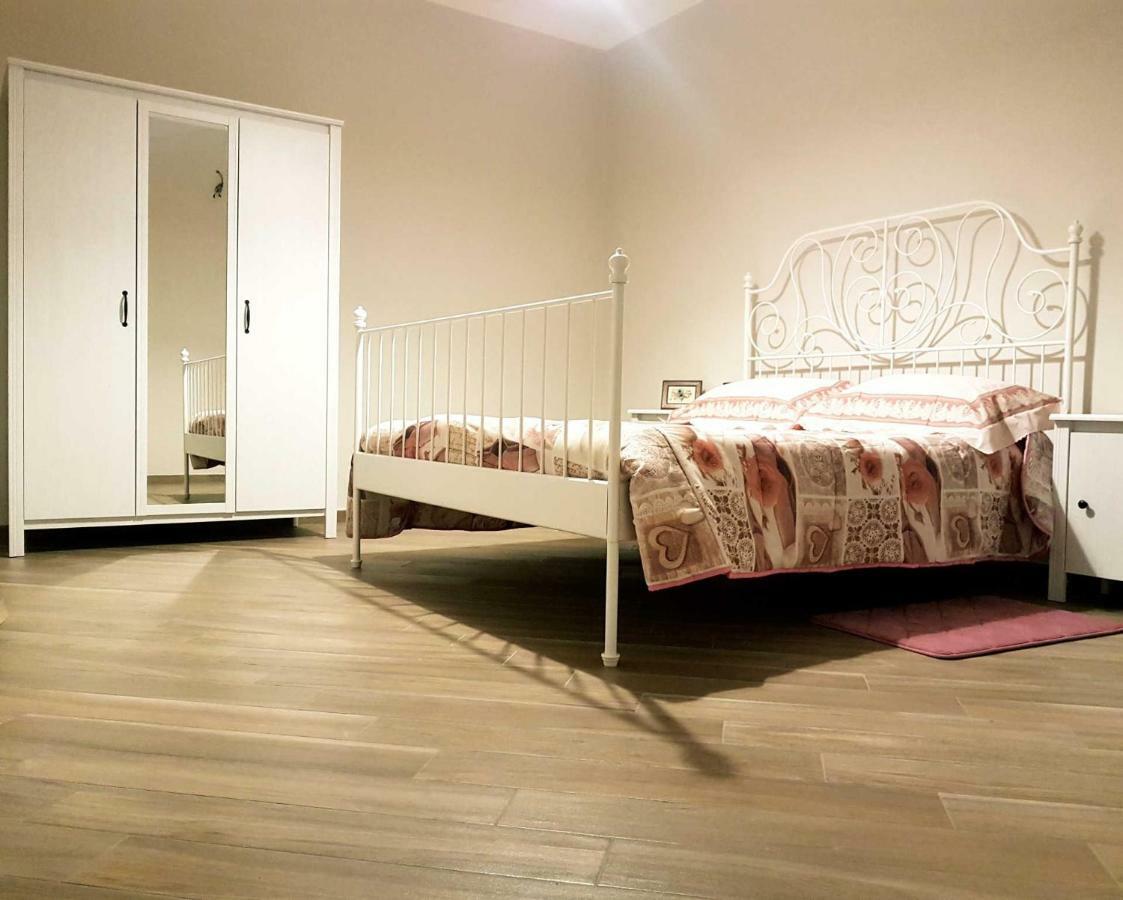 B&B Tre Passi Dalla Torre Montesarchio Exteriör bild
