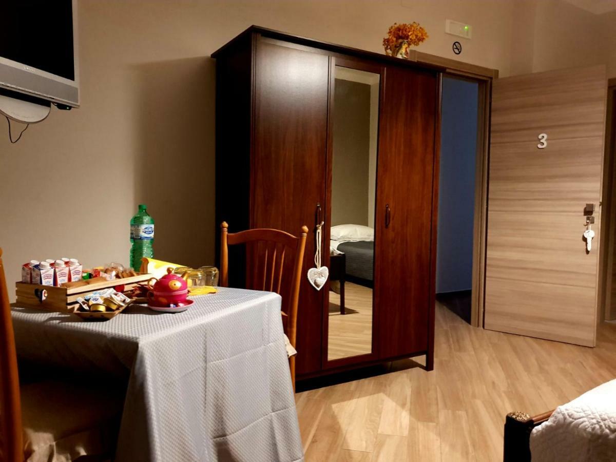 B&B Tre Passi Dalla Torre Montesarchio Exteriör bild