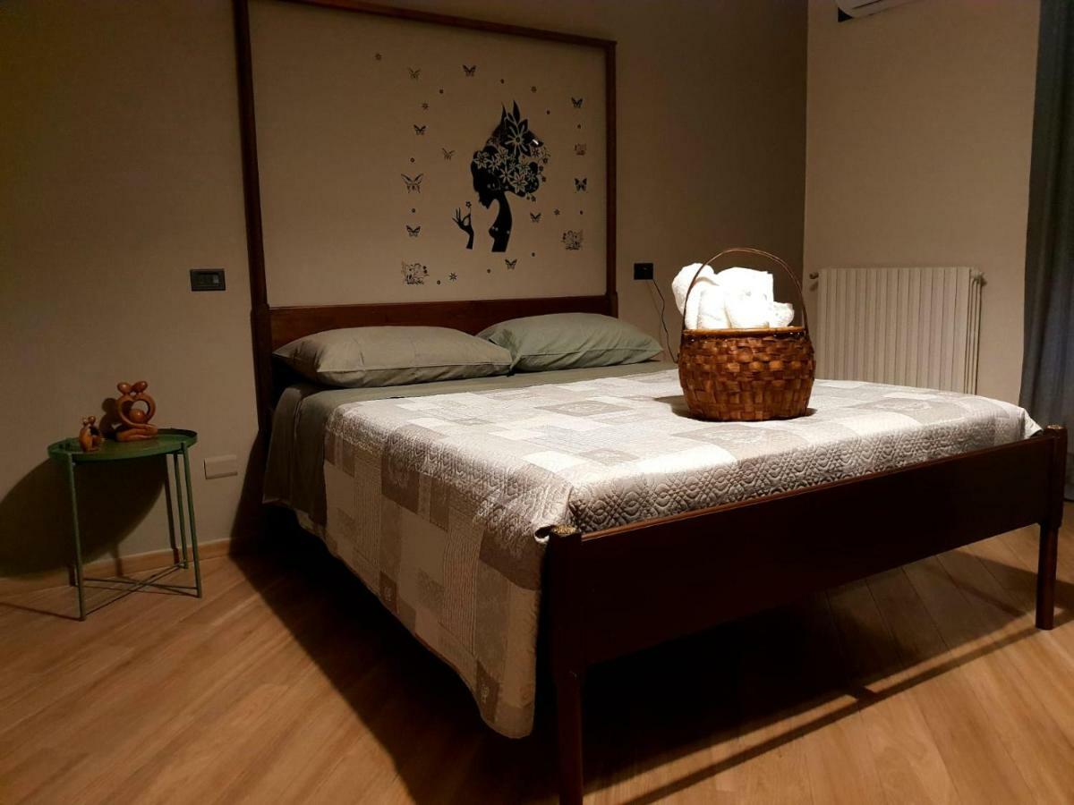 B&B Tre Passi Dalla Torre Montesarchio Exteriör bild