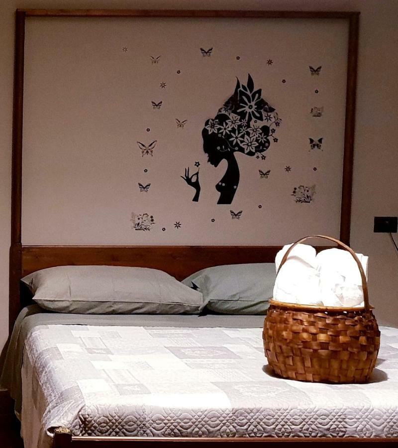 B&B Tre Passi Dalla Torre Montesarchio Exteriör bild