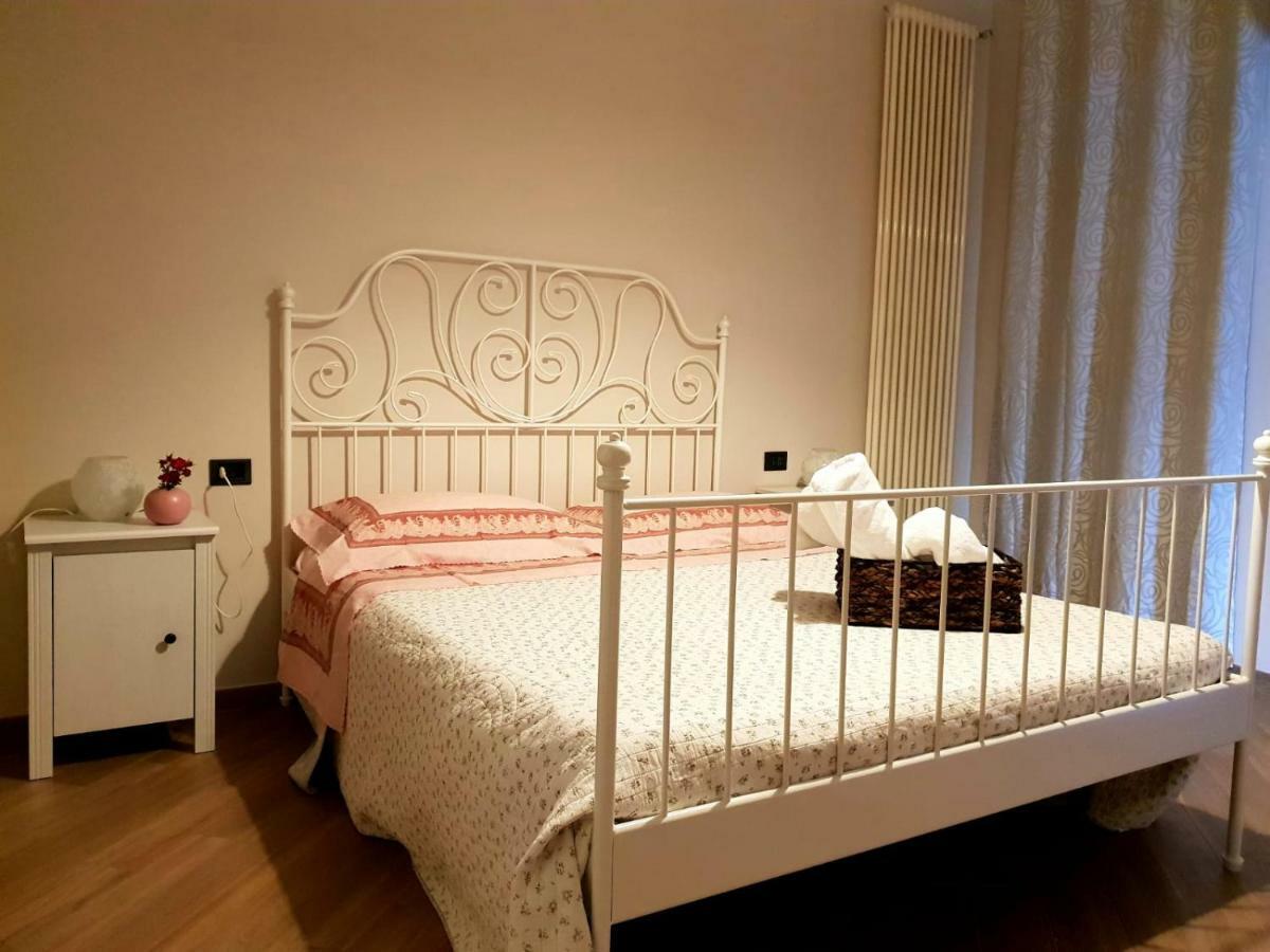 B&B Tre Passi Dalla Torre Montesarchio Exteriör bild