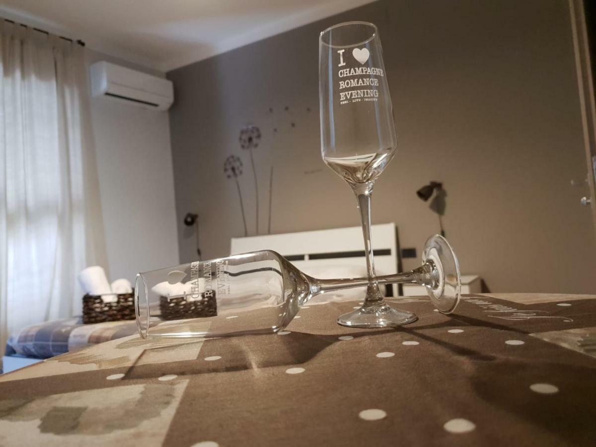 B&B Tre Passi Dalla Torre Montesarchio Exteriör bild