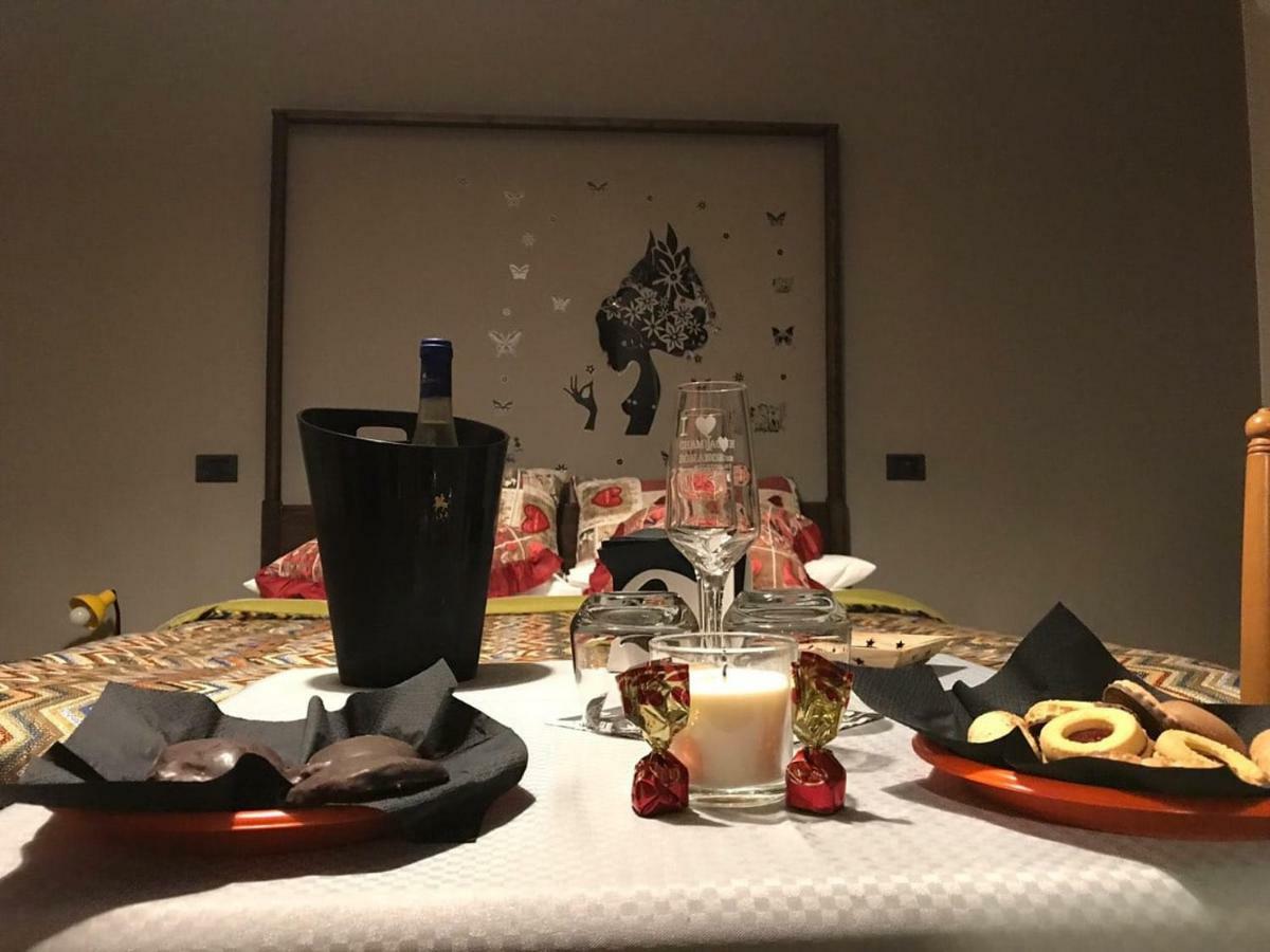 B&B Tre Passi Dalla Torre Montesarchio Exteriör bild